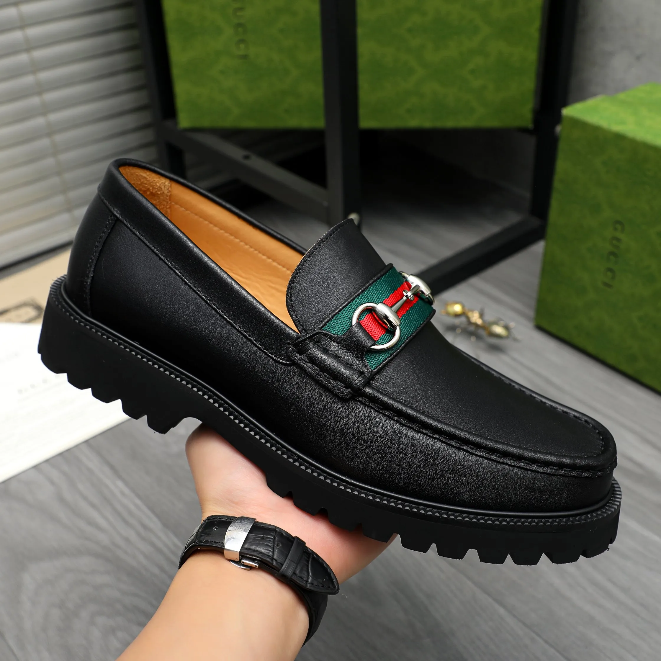 Men's shoes 💰p560 Product trademark: GUCCI "Gucci" business slip-on leather shoes Regular size: 38-46 (38.45.46 custom-made, non-returnable) Product materials: Selected high-quality cowhide upper, cowhide lining, non-slip rubber outsole